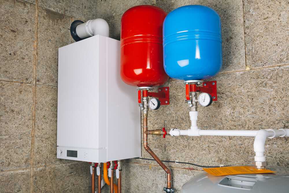 Water heating system with expansion tanks