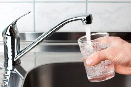 hard vs. soft water drinking from faucet