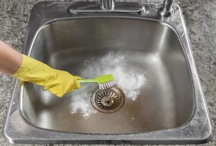 Cleaning the kitchen drain sink