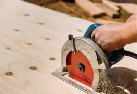 Cutting wood with a worm drive saw