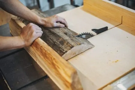 Cutting wood properly with a table saw