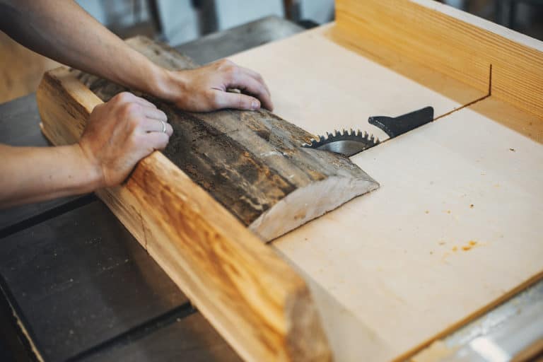 Cutting wood properly with a table saw