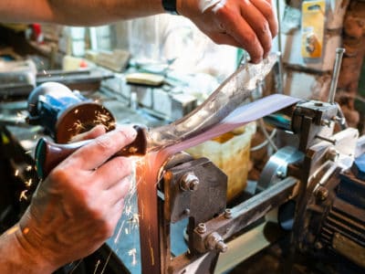 Sharpening knife on belt grinder