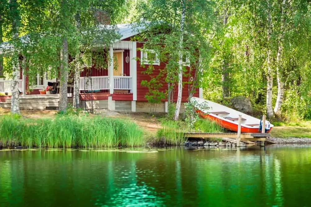 Cottage by the lake in rural Finland