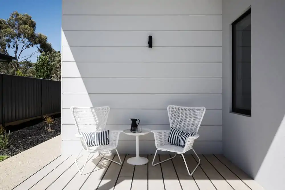 Outdoor sitting space on an al fresco deck