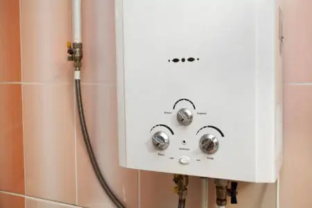 how much electricity does a tankless water heater use